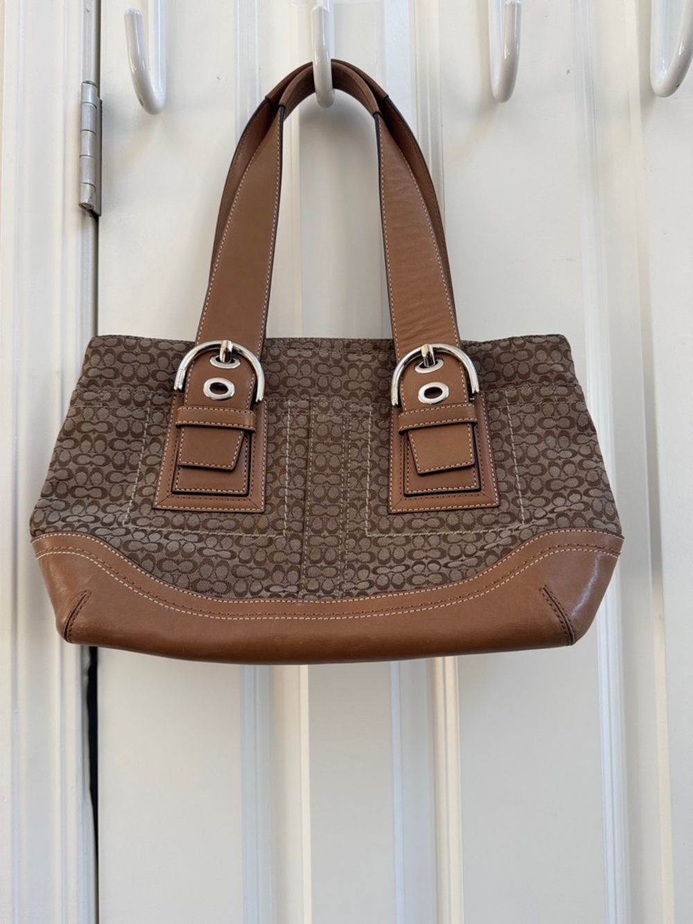 Coach Vintage Brown Signature Canvas Shoulder Bag with Tan Trim - Picture 2 of 16